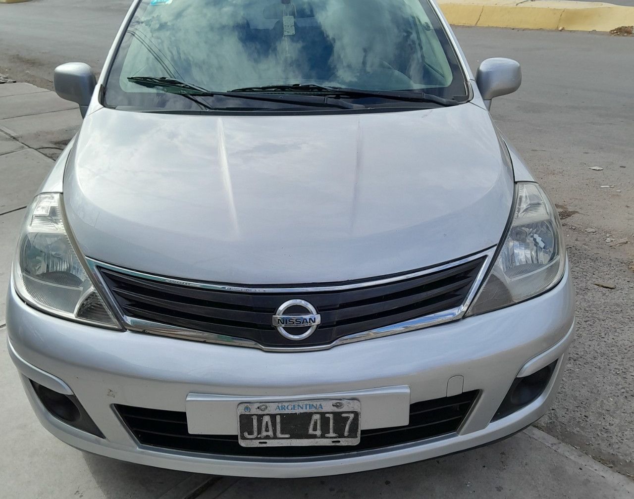 Nissan Tiida Usado en Mendoza, deRuedas