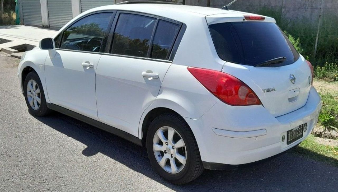 Nissan Tiida Usado en Mendoza, deRuedas