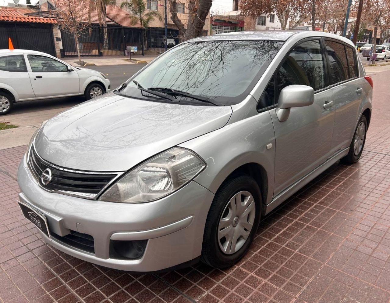 Nissan Tiida Usado Financiado en Mendoza, deRuedas