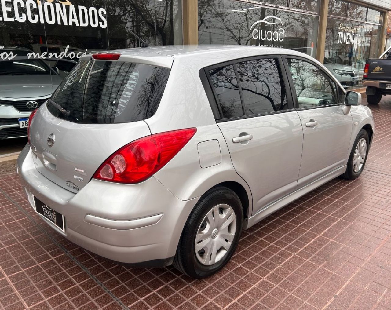 Nissan Tiida Usado Financiado en Mendoza, deRuedas