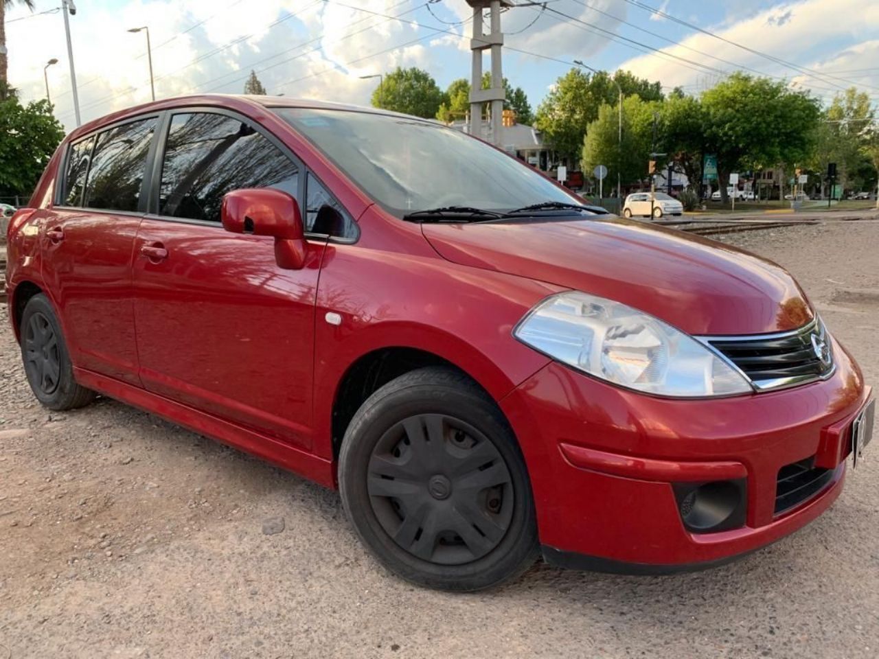 Nissan Tiida Usado en Mendoza, deRuedas