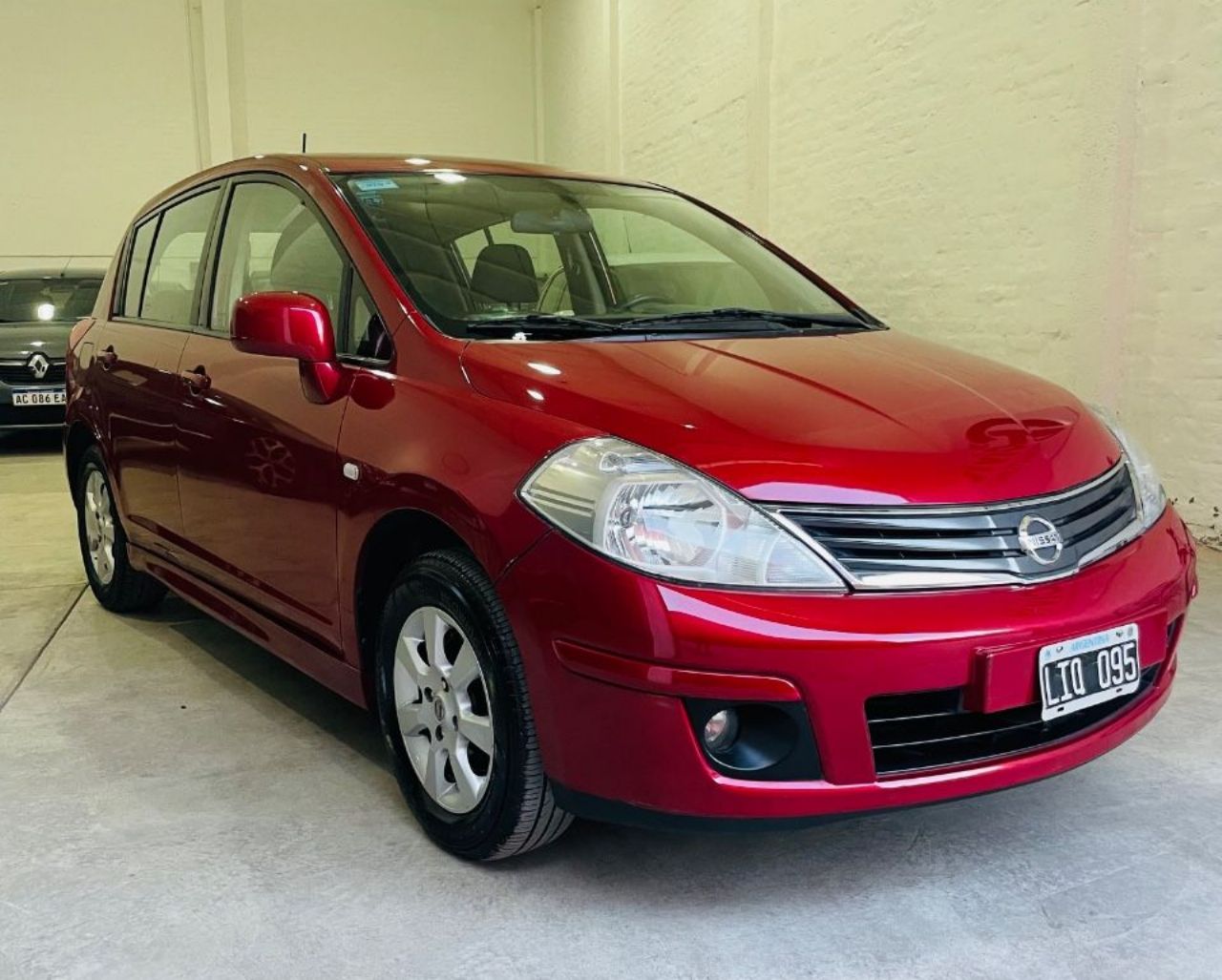 Nissan Tiida Usado Financiado en Mendoza, deRuedas