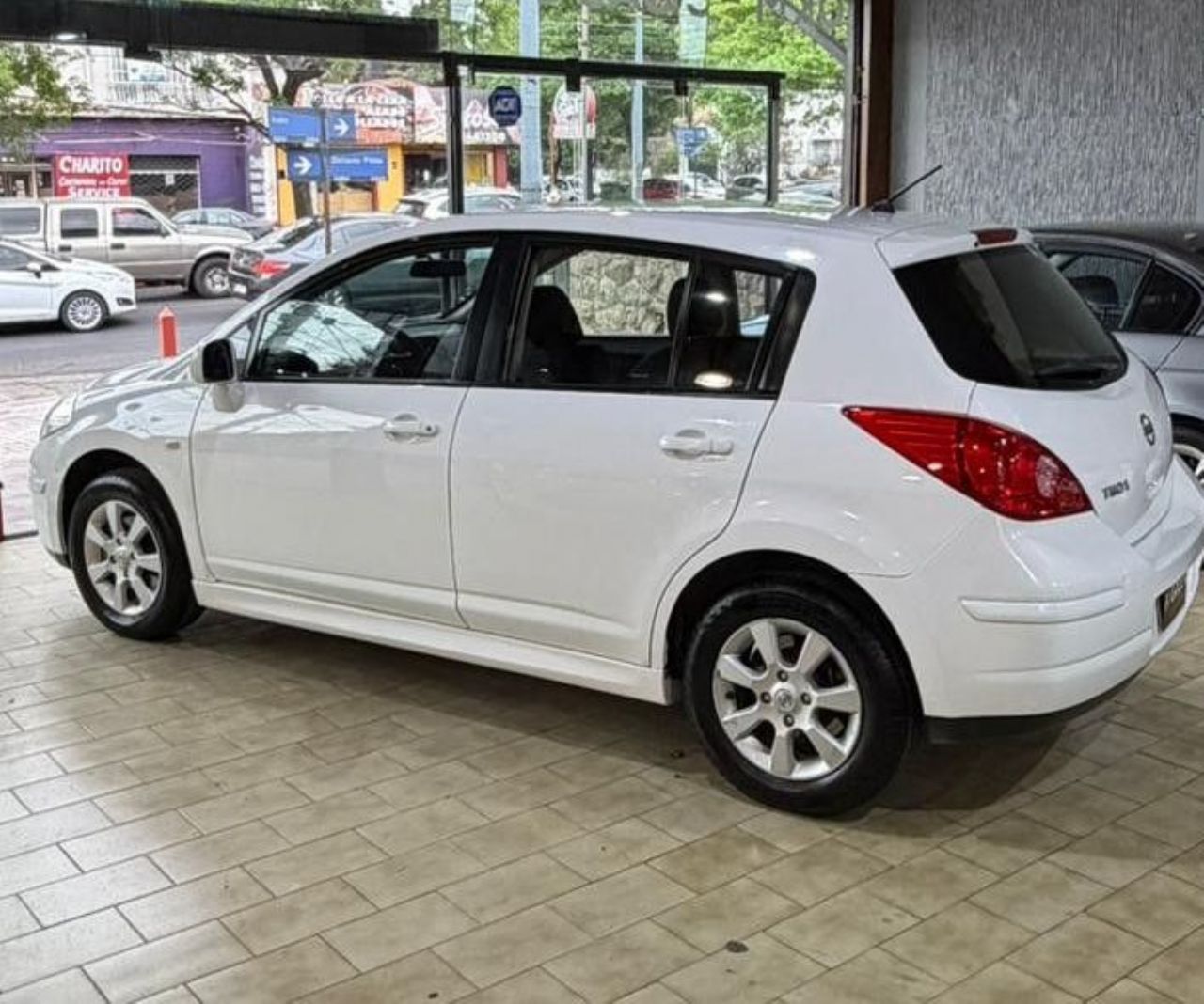 Nissan Tiida Usado Financiado en Córdoba, deRuedas