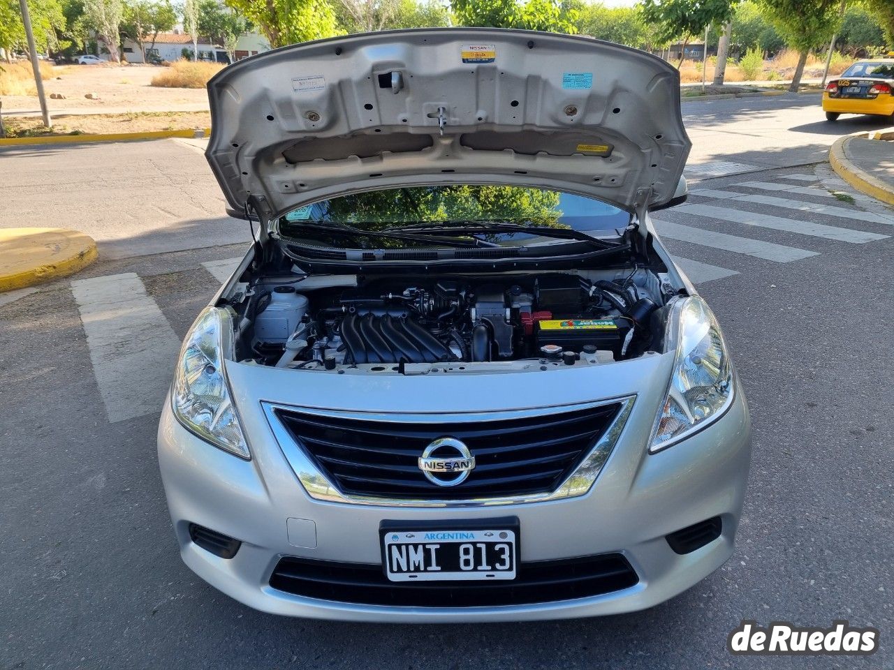 Nissan Versa Usado Financiado en Mendoza, deRuedas