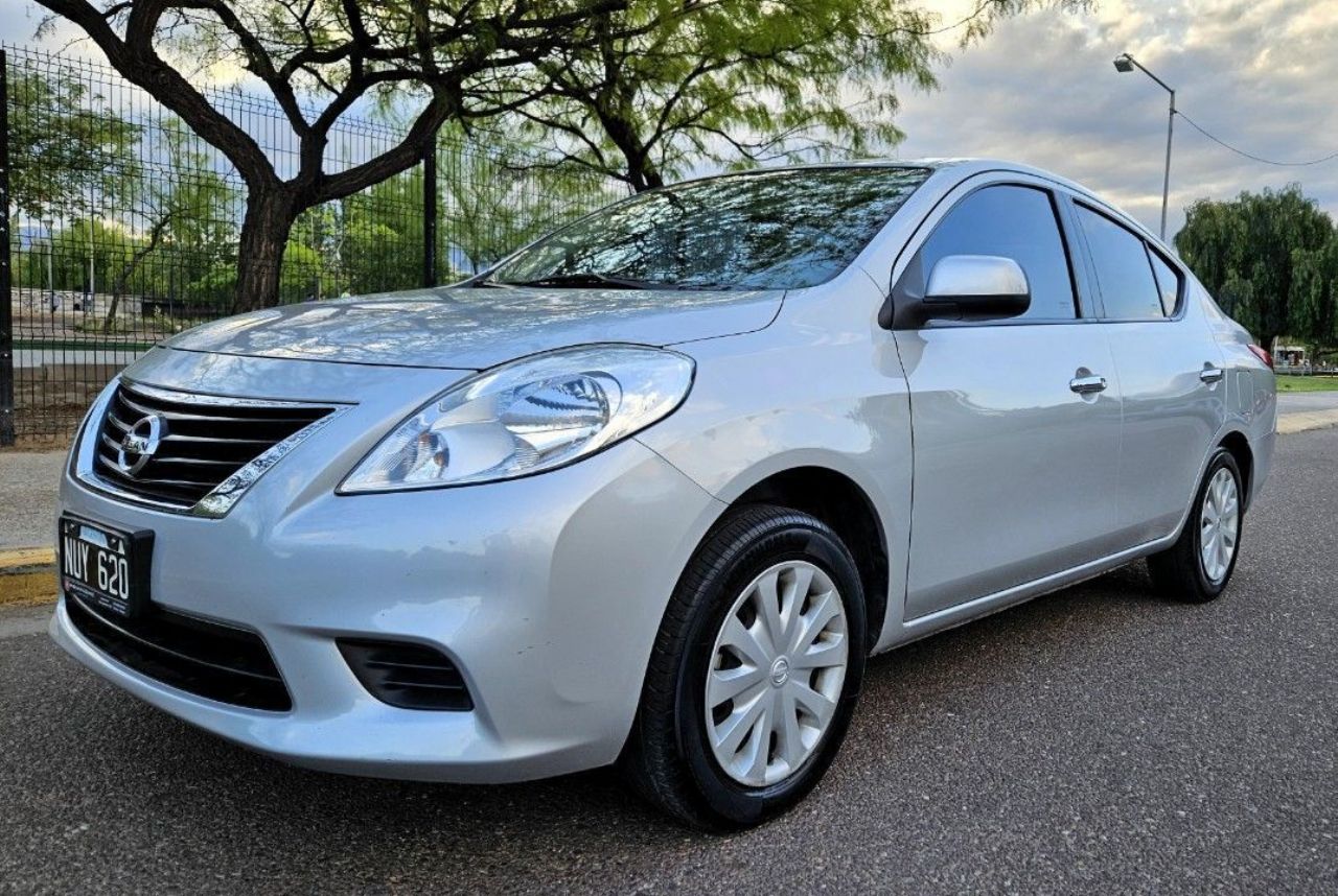 Nissan Versa Usado Financiado en Mendoza, deRuedas
