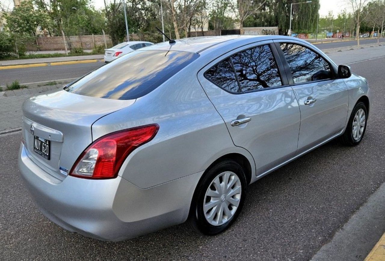Nissan Versa Usado Financiado en Mendoza, deRuedas
