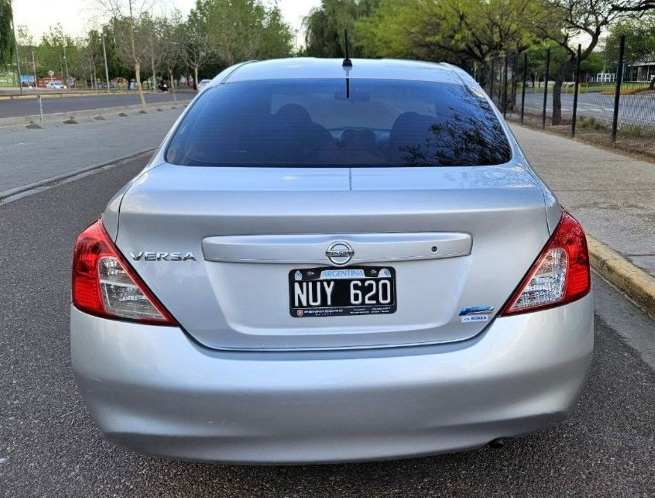 Nissan Versa Usado Financiado en Mendoza, deRuedas