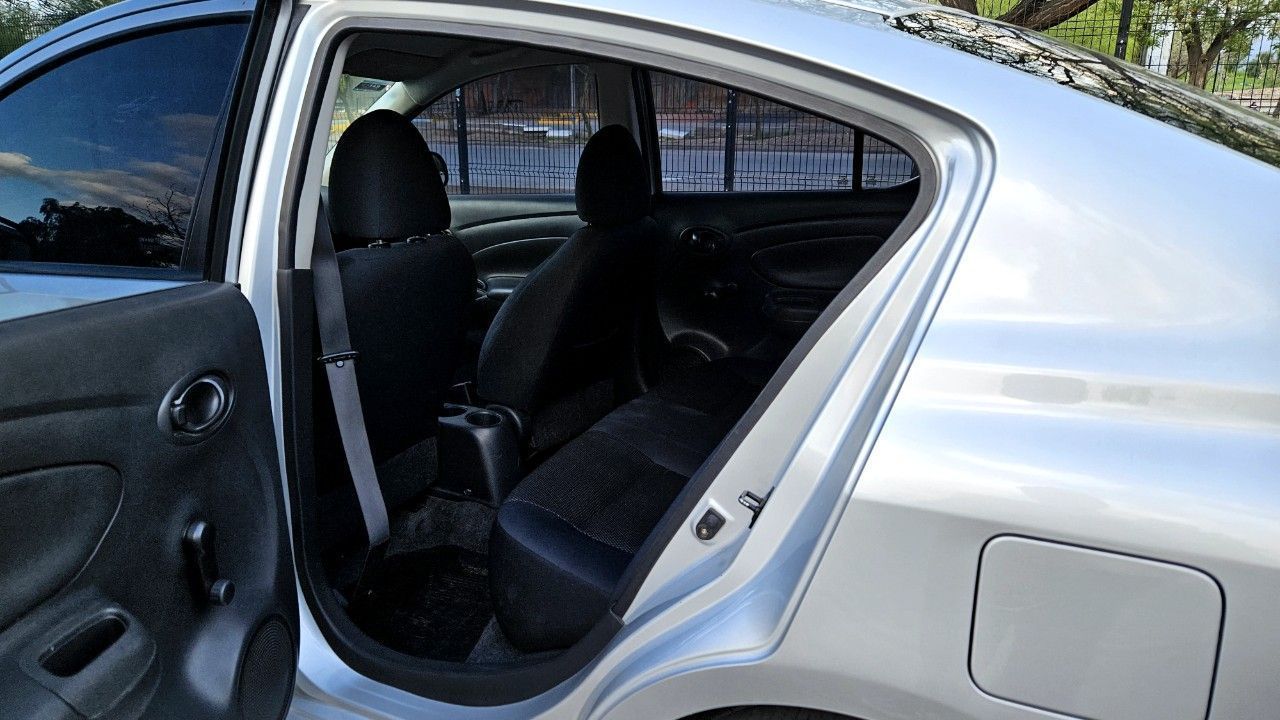 Nissan Versa Usado Financiado en Mendoza, deRuedas