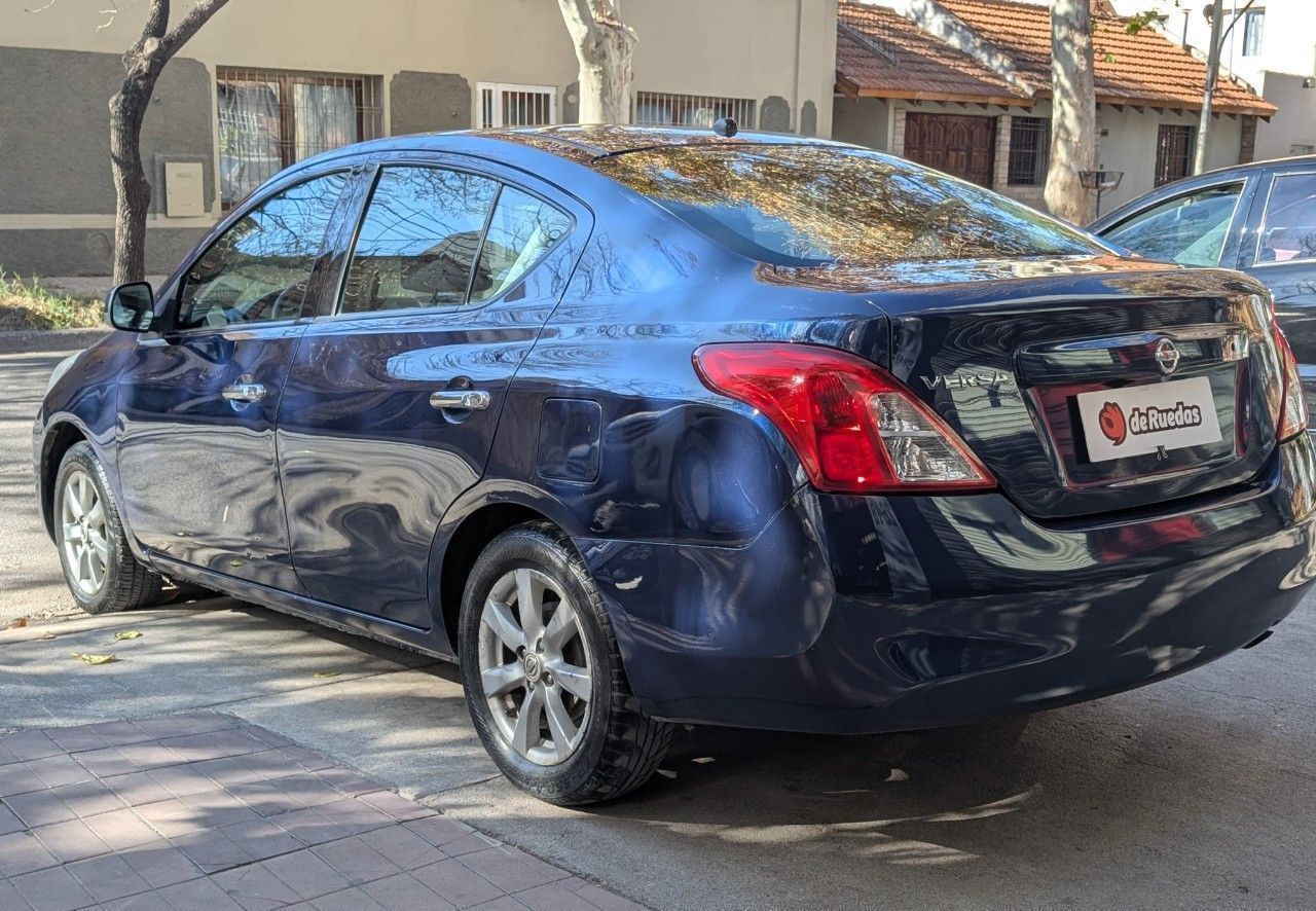 Nissan Versa Usado Financiado en Mendoza, deRuedas