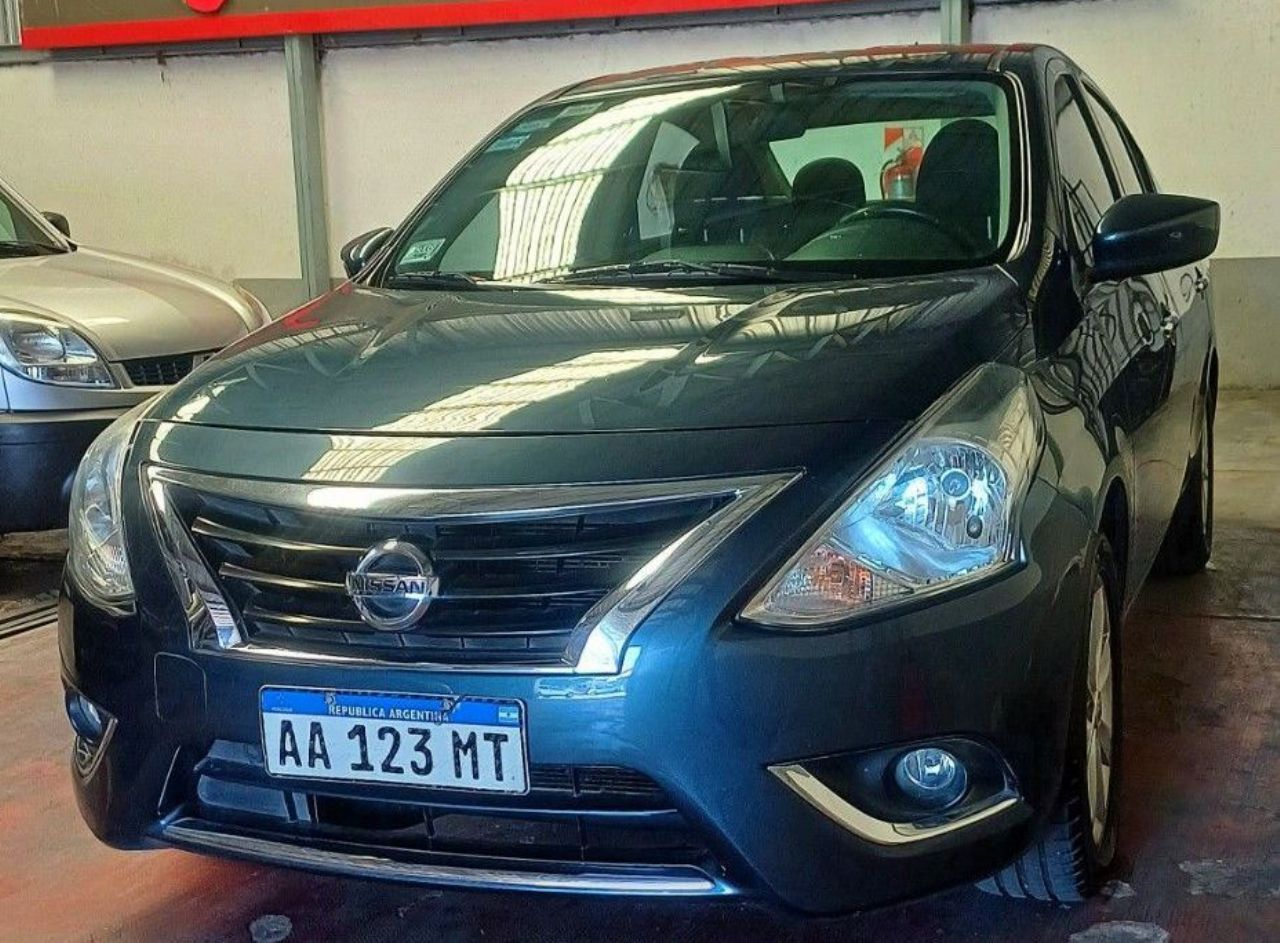 Nissan Versa Usado Financiado en Mendoza, deRuedas