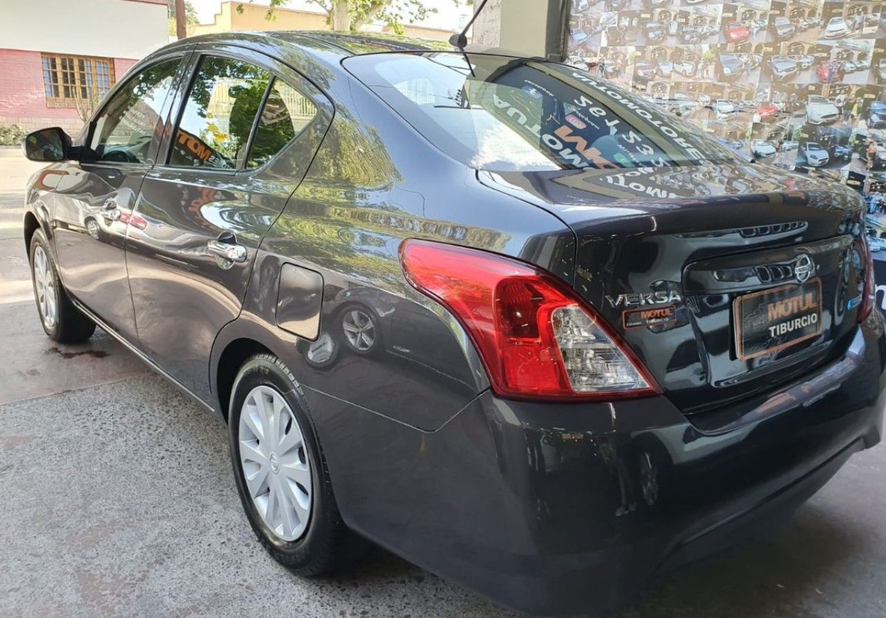 Nissan Versa Usado Financiado en Mendoza, deRuedas