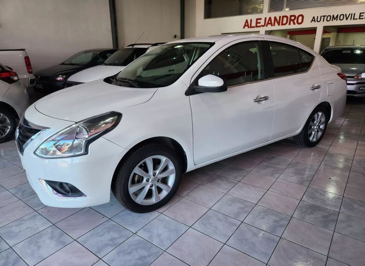 Nissan Versa Usado Financiado en Córdoba, deRuedas