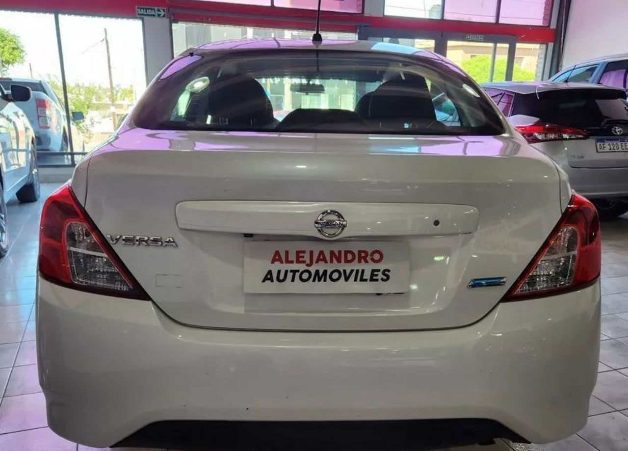 Nissan Versa Usado Financiado en Córdoba, deRuedas