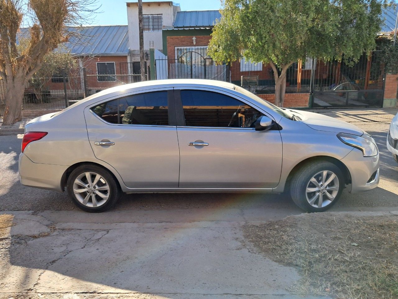 Nissan Versa Usado en Neuquén, deRuedas