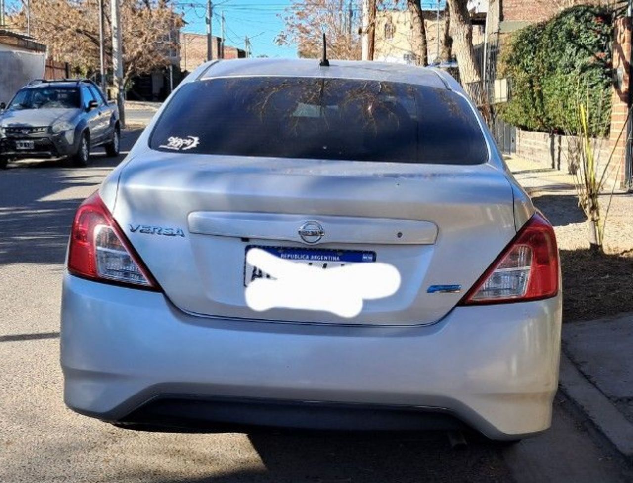 Nissan Versa Usado en Neuquén, deRuedas