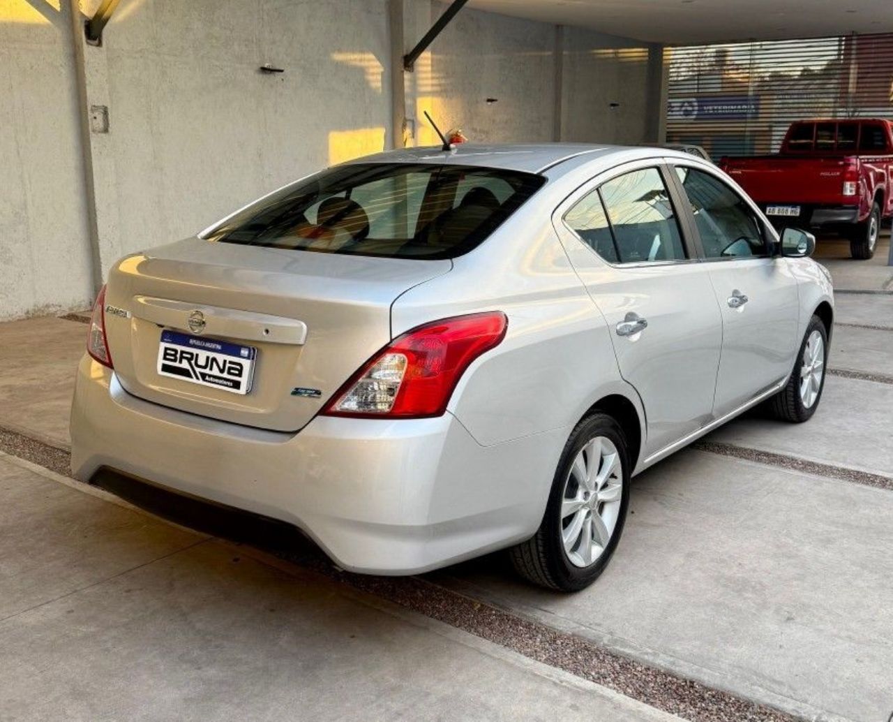 Nissan Versa Usado Financiado en Mendoza, deRuedas