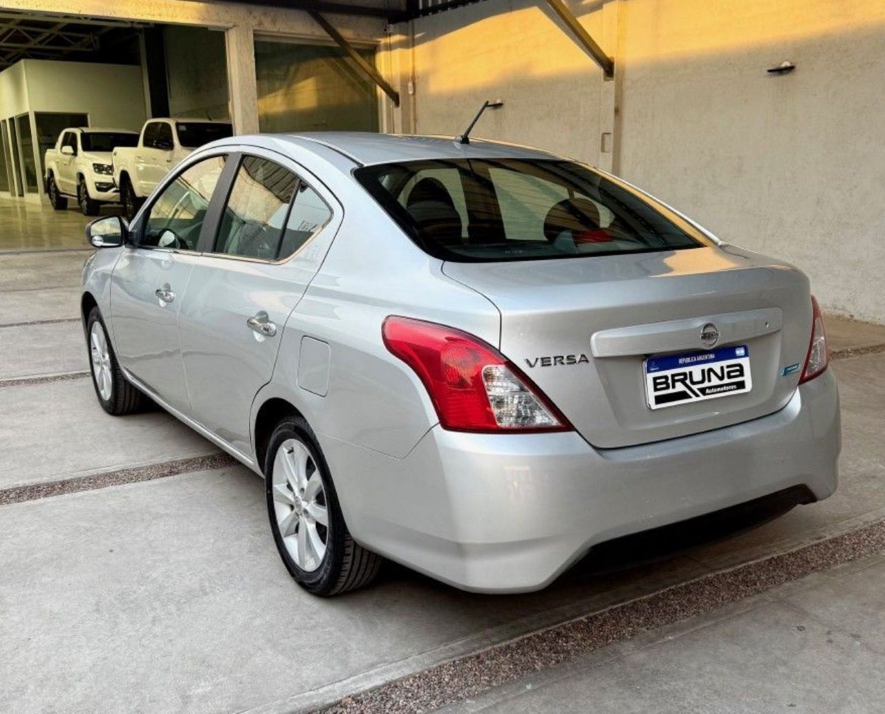 Nissan Versa Usado Financiado en Mendoza, deRuedas