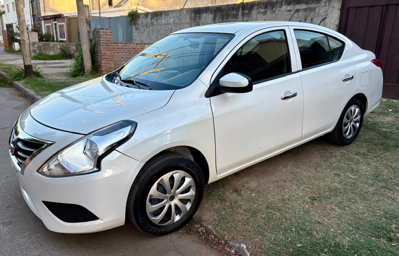 Nissan Versa Usado Financiado en Córdoba, deRuedas