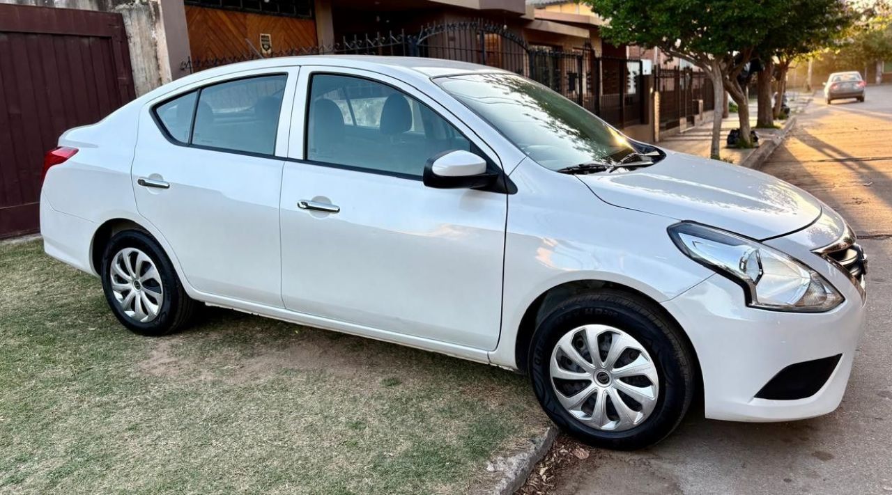 Nissan Versa Usado Financiado en Córdoba, deRuedas
