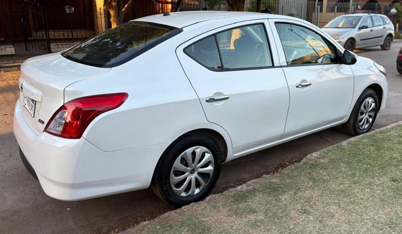 Nissan Versa Usado Financiado en Córdoba, deRuedas