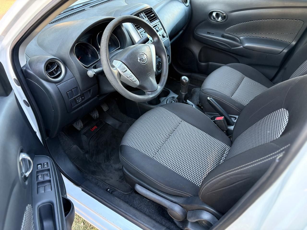 Nissan Versa Usado Financiado en Córdoba, deRuedas