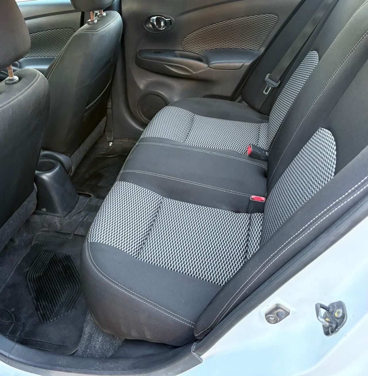 Nissan Versa Usado Financiado en Córdoba, deRuedas