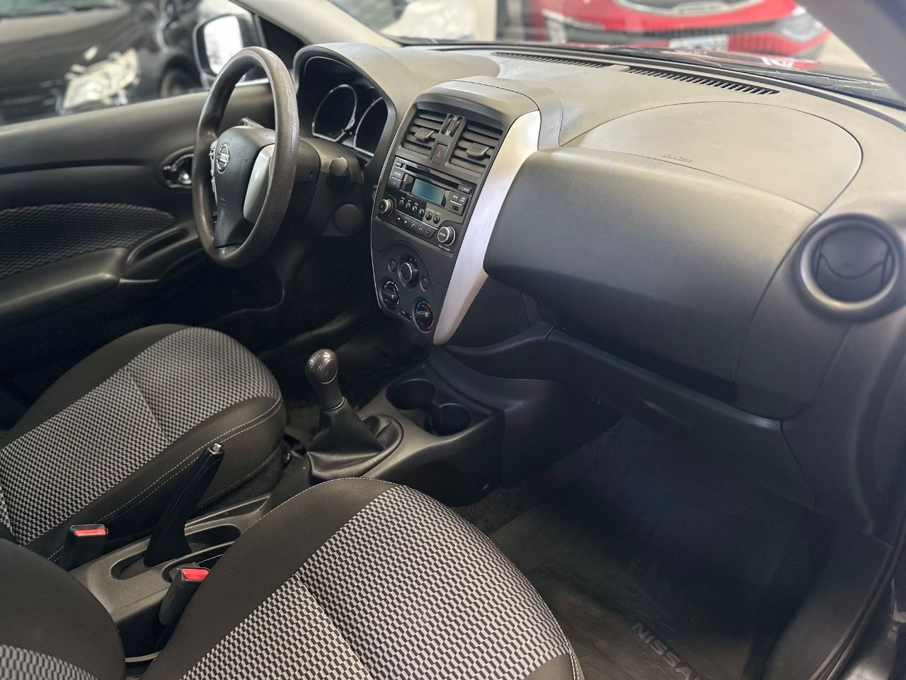 Nissan Versa Usado Financiado en Mendoza, deRuedas