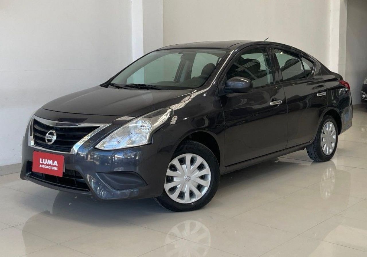 Nissan Versa Usado Financiado en Mendoza, deRuedas