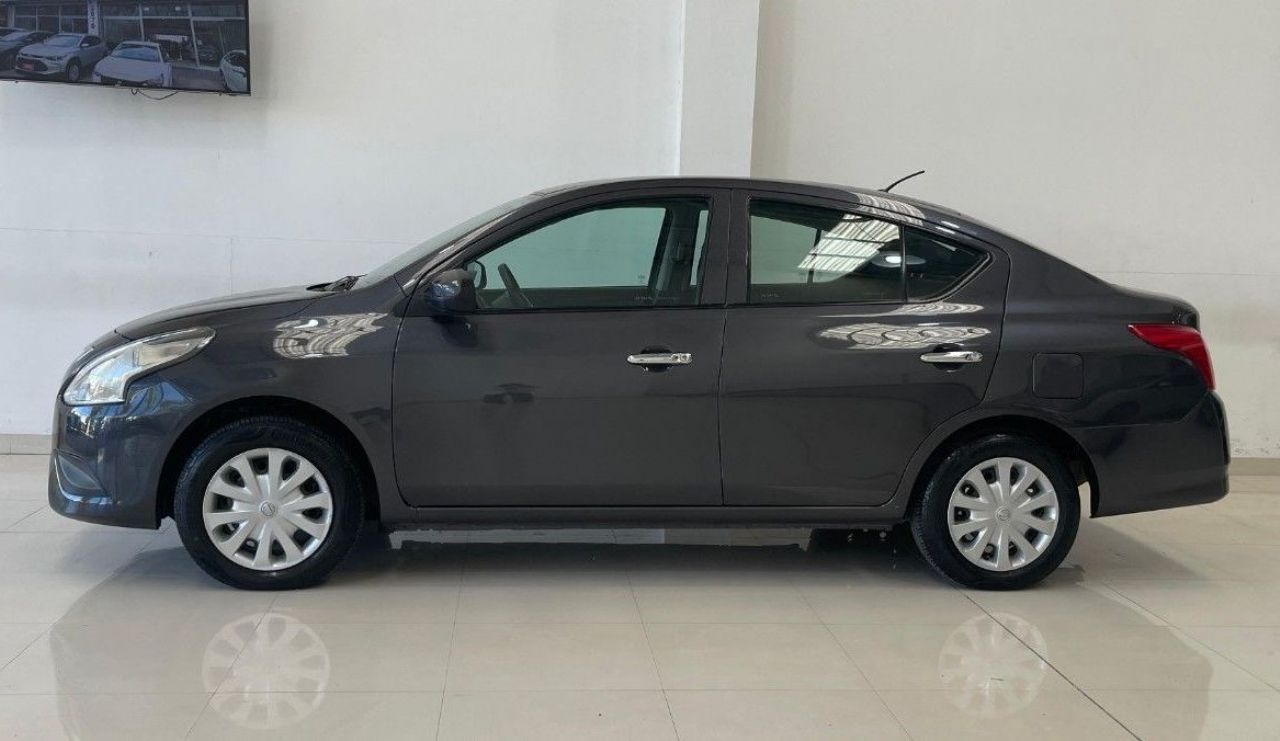 Nissan Versa Usado Financiado en Mendoza, deRuedas