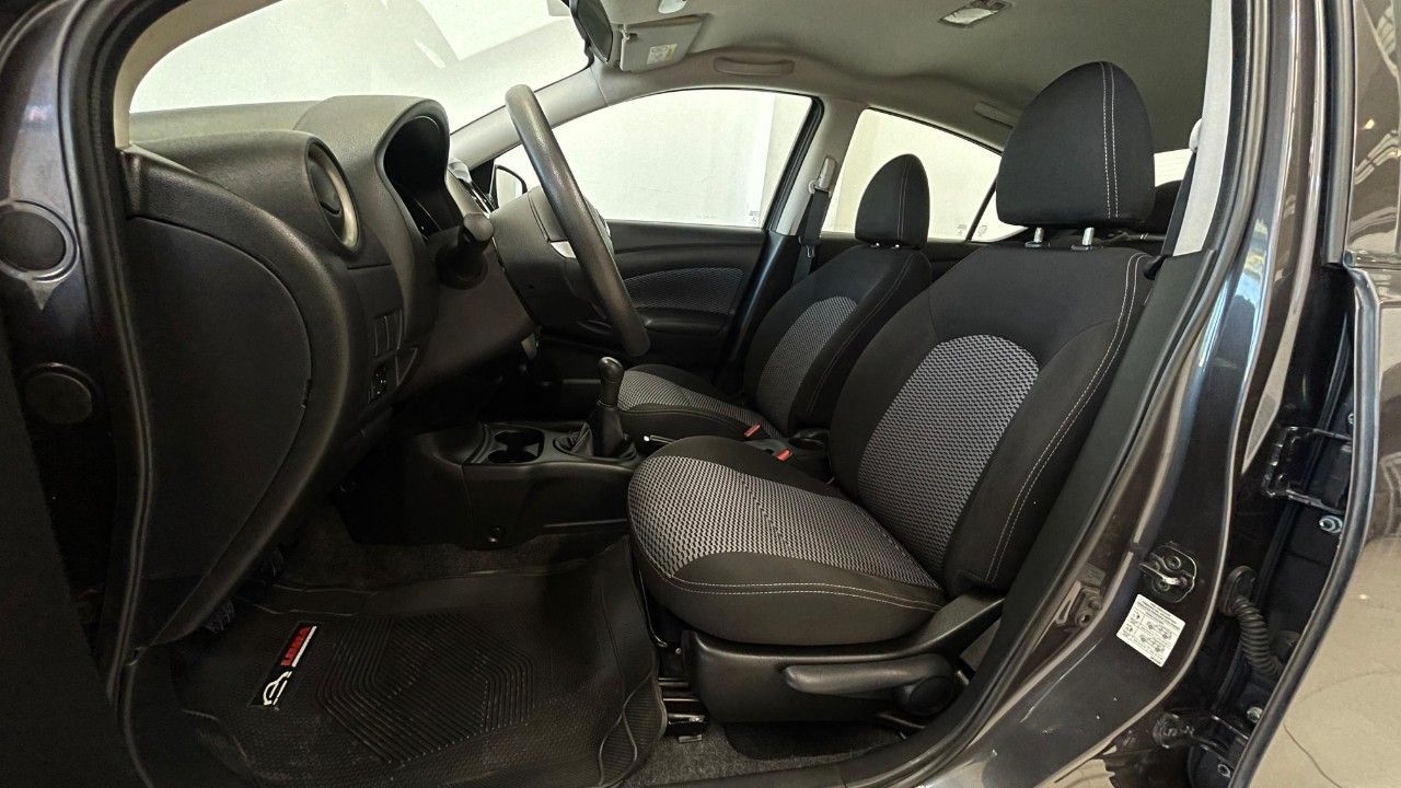 Nissan Versa Usado Financiado en Mendoza, deRuedas
