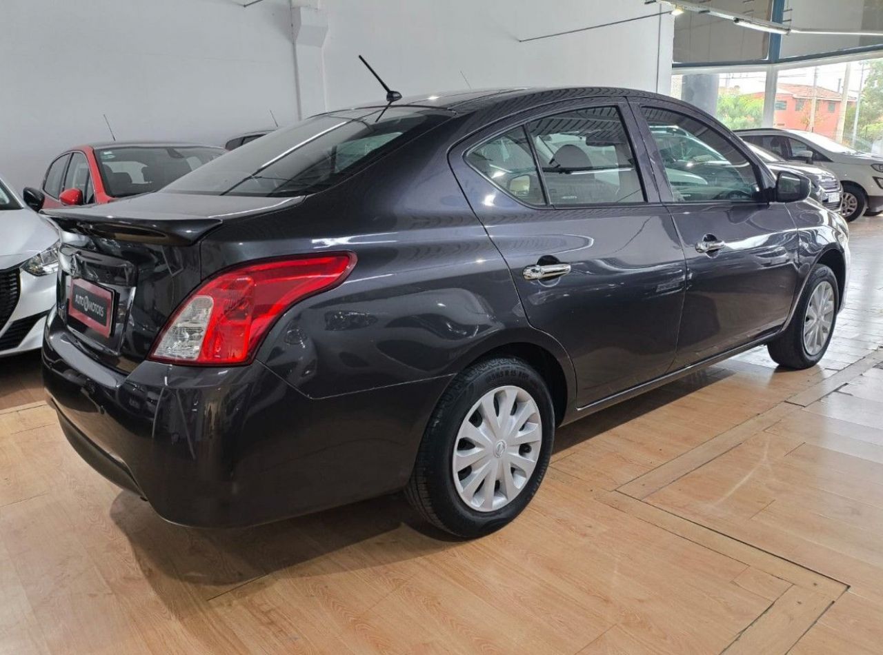 Nissan Versa Usado Financiado en Córdoba, deRuedas