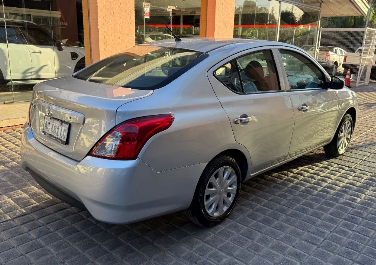 Nissan Versa Usado Financiado en Mendoza, deRuedas