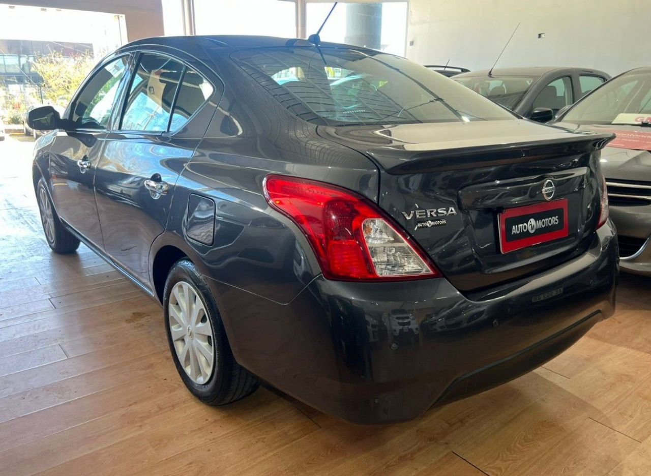 Nissan Versa Usado Financiado en Córdoba, deRuedas