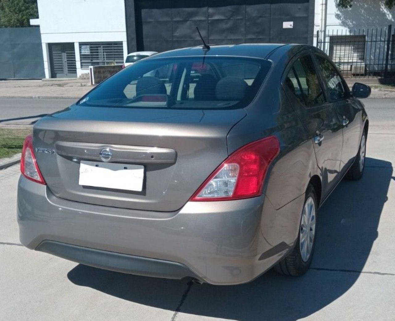 Nissan Versa Usado Financiado en Córdoba, deRuedas
