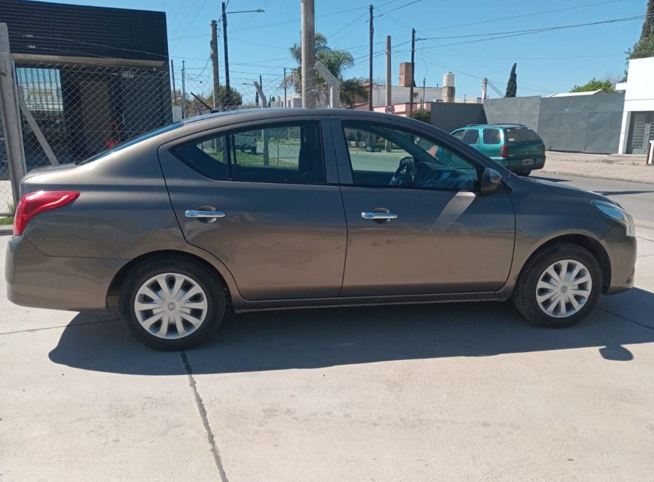 Nissan Versa Usado Financiado en Córdoba, deRuedas
