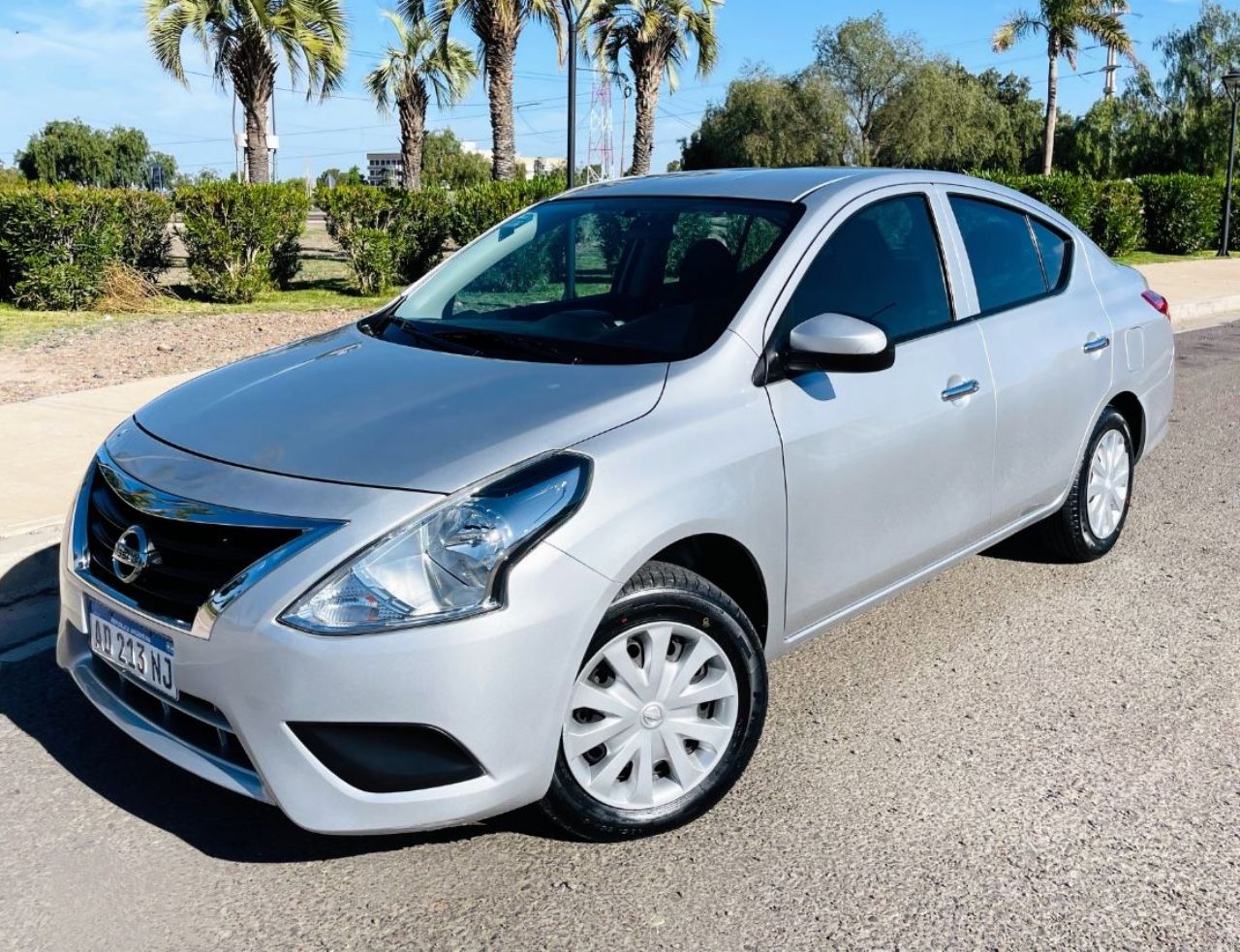 Nissan Versa Usado Financiado en Mendoza, deRuedas