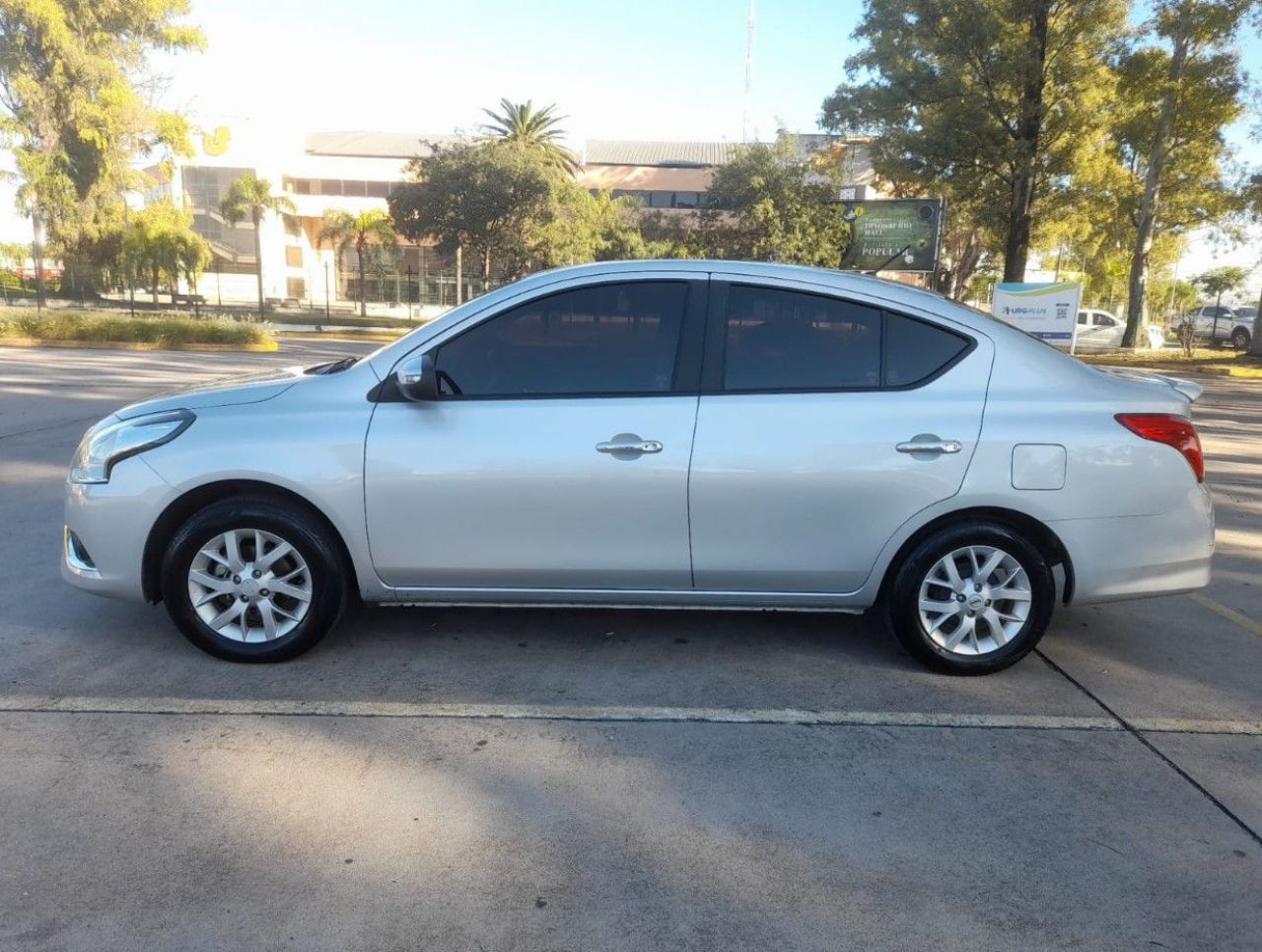 Nissan Versa Usado Financiado en Córdoba, deRuedas