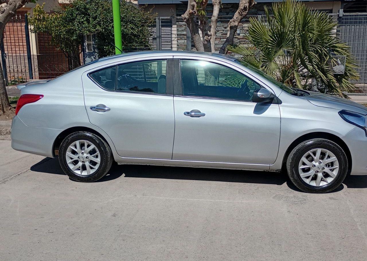 Nissan Versa Usado Financiado en Mendoza, deRuedas