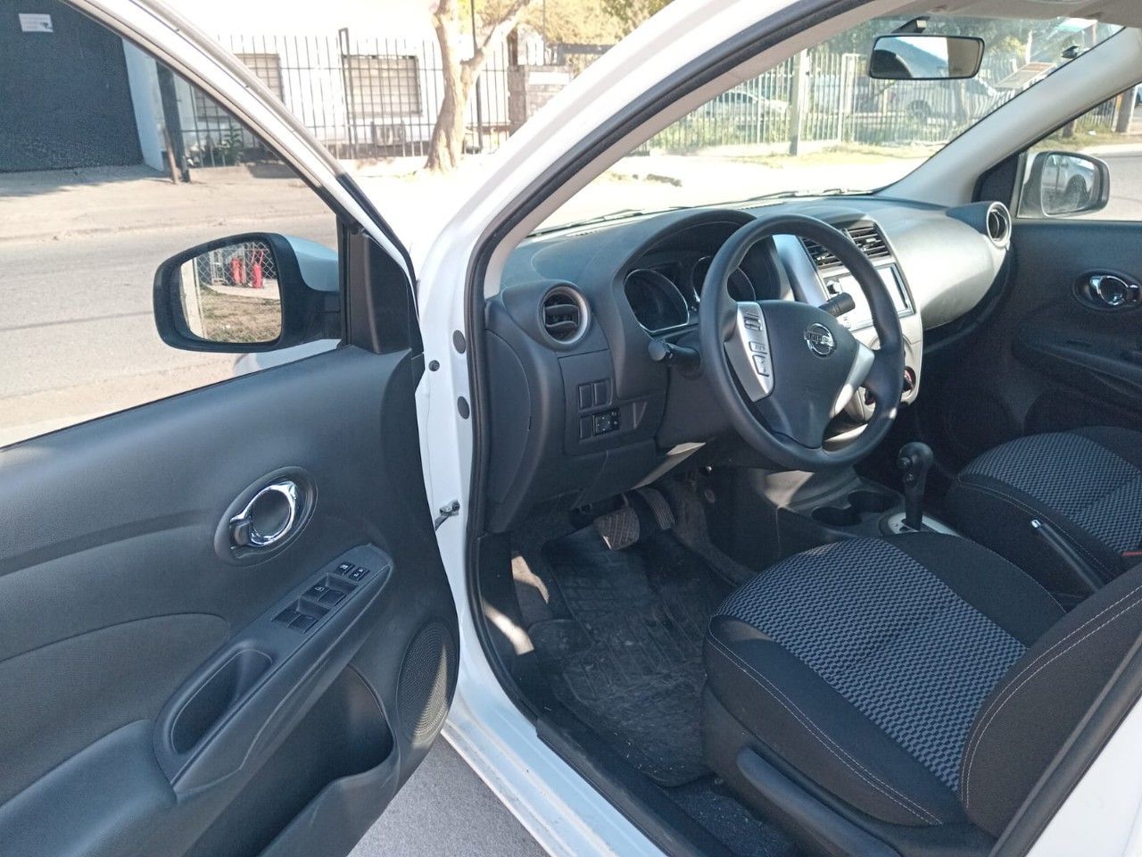 Nissan Versa Usado Financiado en Córdoba, deRuedas