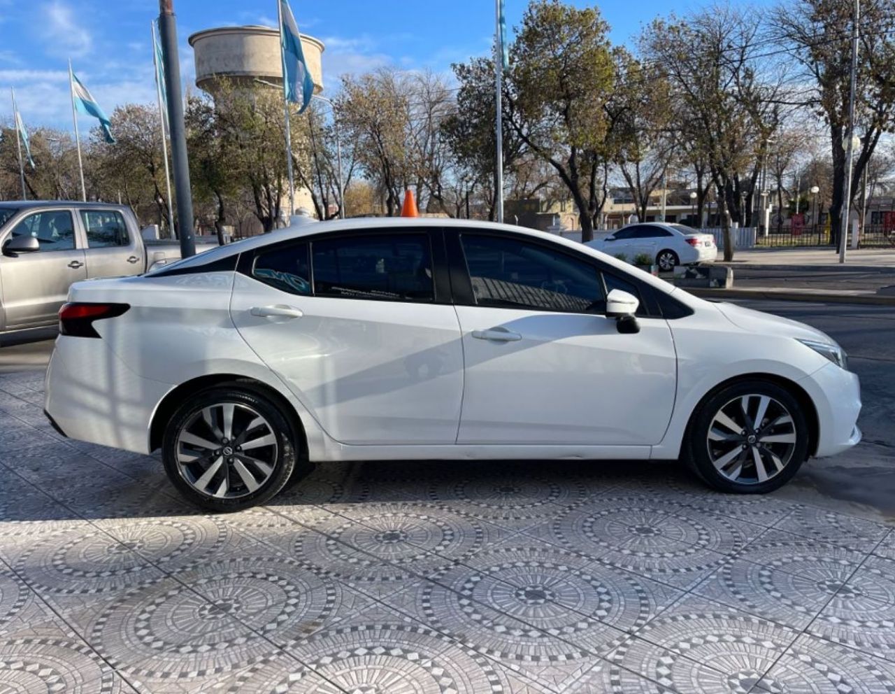 Nissan Versa Usado Financiado en Mendoza, deRuedas