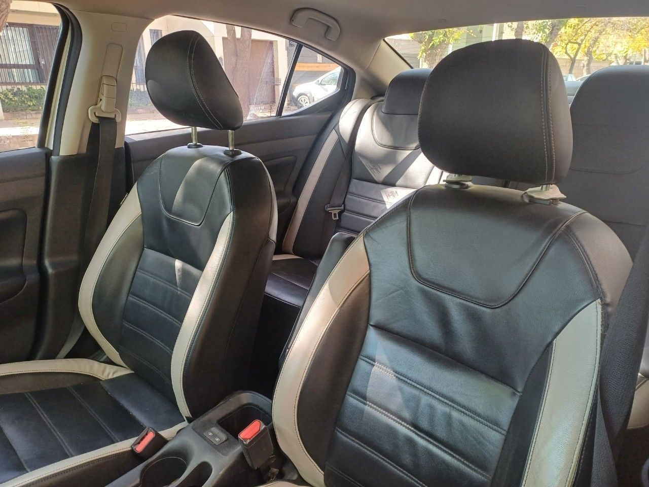 Nissan Versa Usado Financiado en Mendoza, deRuedas