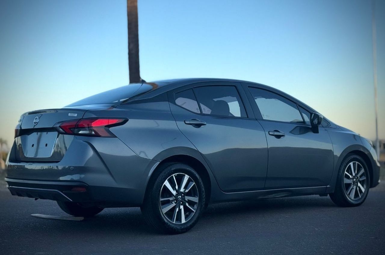 Nissan Versa Usado Financiado en Mendoza, deRuedas