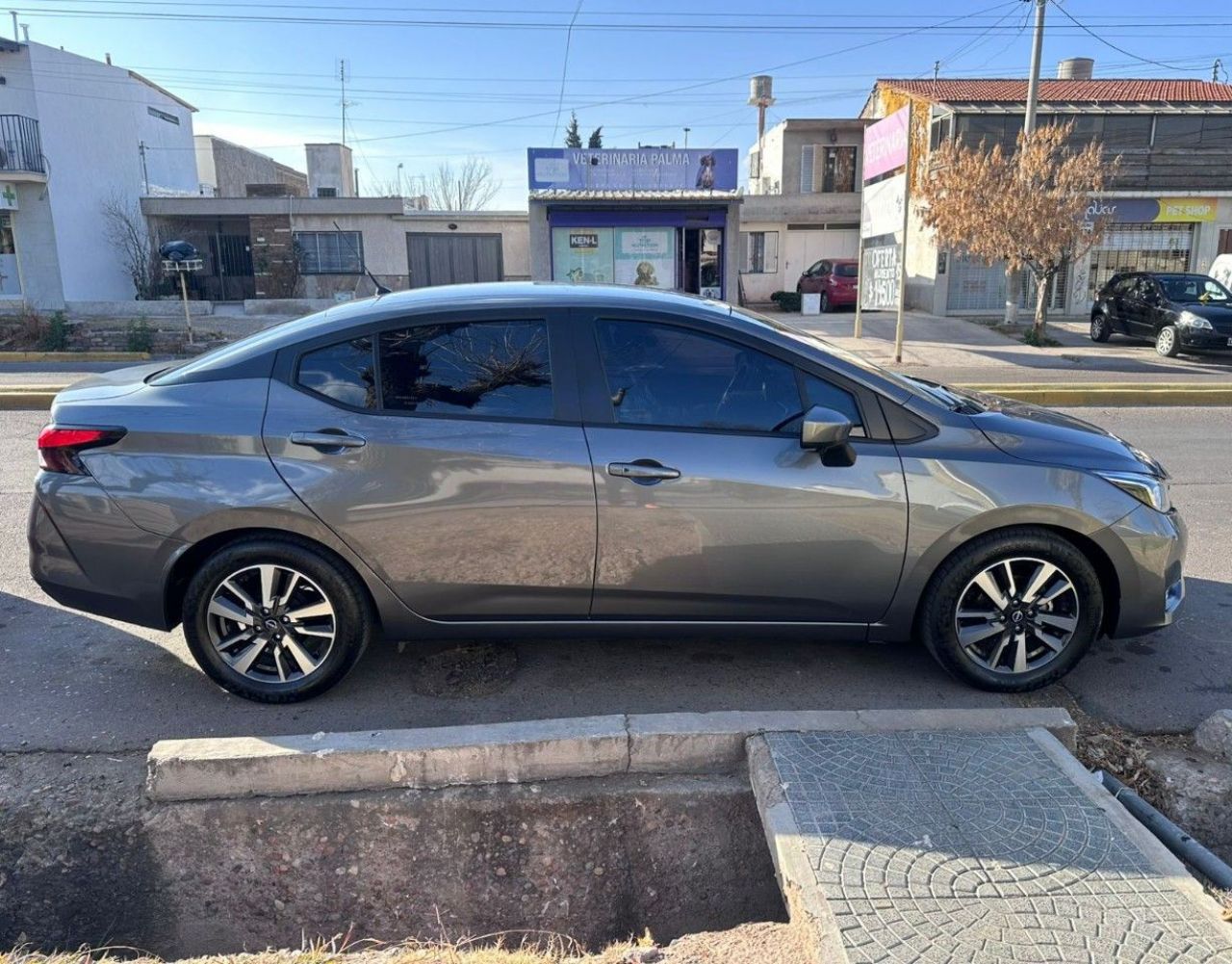 Nissan Versa Usado Financiado en Mendoza, deRuedas