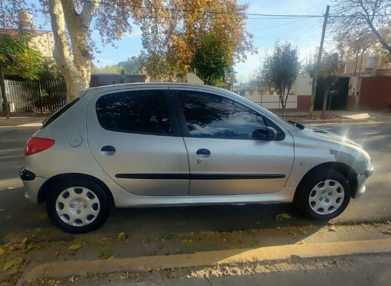 Peugeot 206 Usado en Mendoza, deRuedas