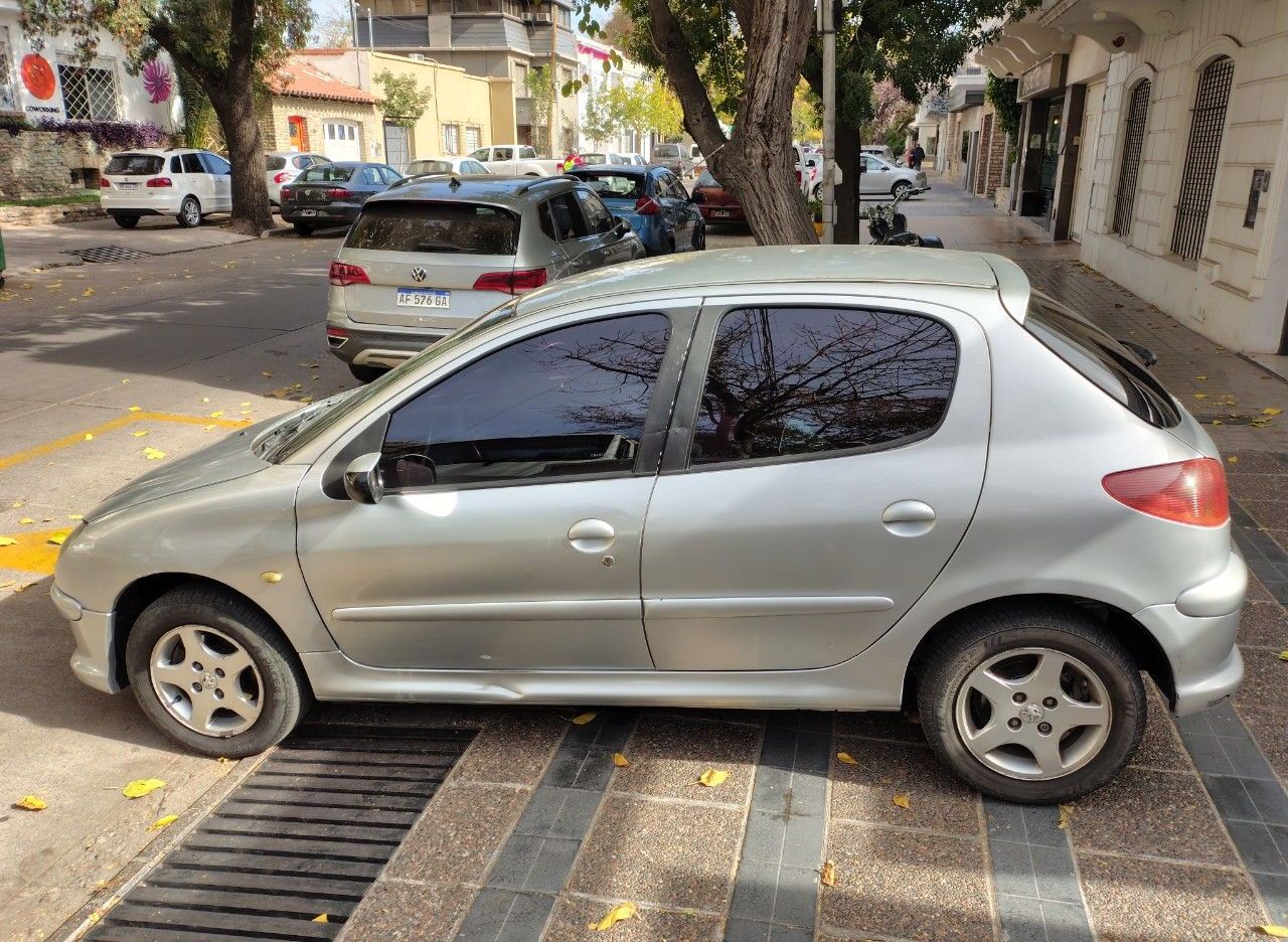 Peugeot 206 Usado en Mendoza, deRuedas