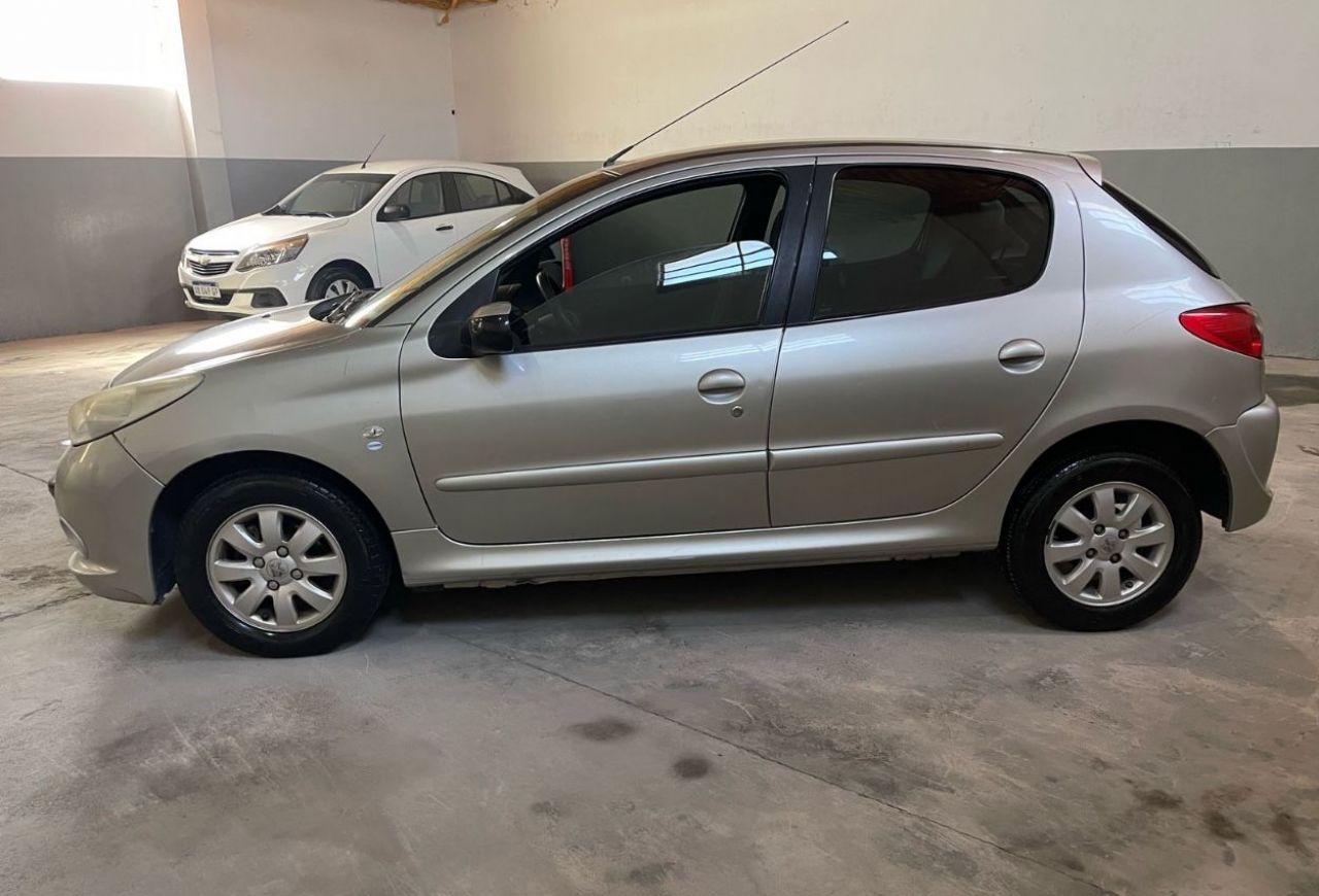 Peugeot 207 Usado Financiado en Mendoza, deRuedas