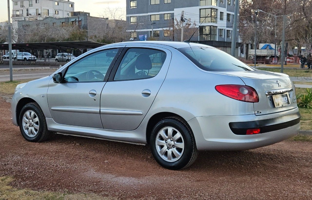 Peugeot 207 Usado Financiado en Mendoza, deRuedas