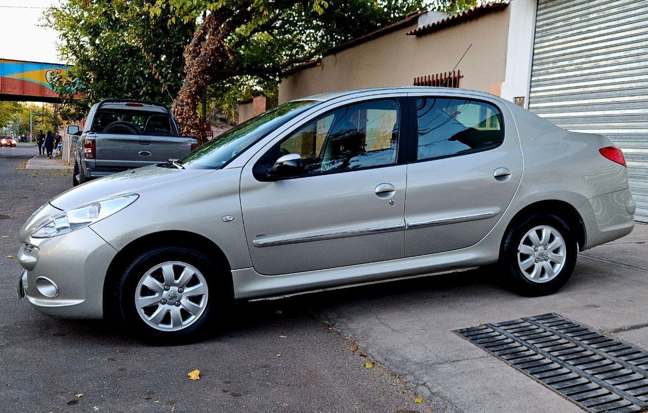 Peugeot 207 Usado Financiado en Mendoza, deRuedas