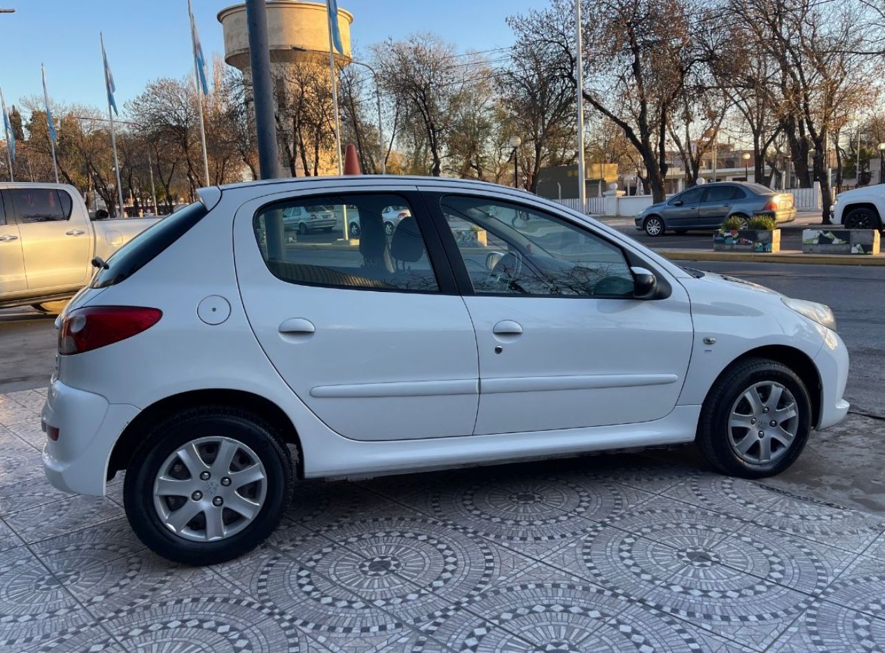 Peugeot 207 Usado Financiado en Mendoza, deRuedas