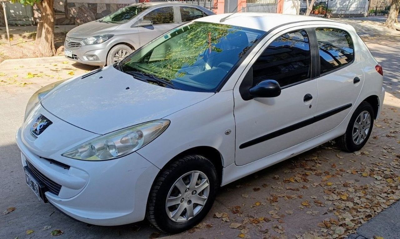 Peugeot 207 Usado Financiado en Mendoza, deRuedas